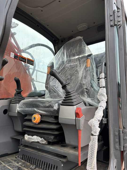 Good Quality Original 23ton Doosan DX225LCA Used Large Excavators for Sale at Low Price Secondhand Doosan225LCA Heavy Digger - Máy xúc bánh xích: hình 3 Good Quality Original 23ton Doosan DX225LCA Used Large Excavators for Sale at Low Price Secondhand Doosan225LCA Heavy Digger - Máy xúc bánh xích: hình 3