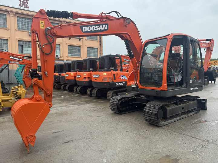 Hot Sale Used Doosan DX75-9C Excavator Doosan 7.5 Ton Crawler Digger Original Equipment - Máy xúc bánh xích: hình 2 Hot Sale Used Doosan DX75-9C Excavator Doosan 7.5 Ton Crawler Digger Original Equipment - Máy xúc bánh xích: hình 2