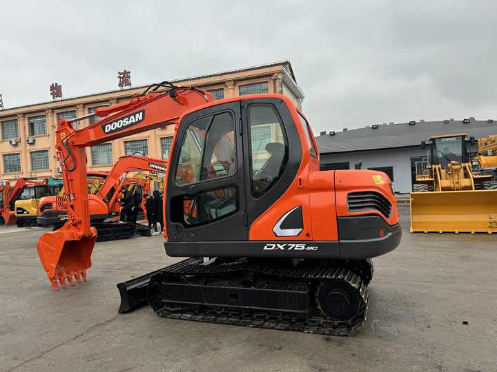 Hot Sale Used Doosan DX75-9C Excavator Doosan 7.5 Ton Crawler Digger Original Equipment - Máy xúc bánh xích: hình 2 Hot Sale Used Doosan DX75-9C Excavator Doosan 7.5 Ton Crawler Digger Original Equipment - Máy xúc bánh xích: hình 2