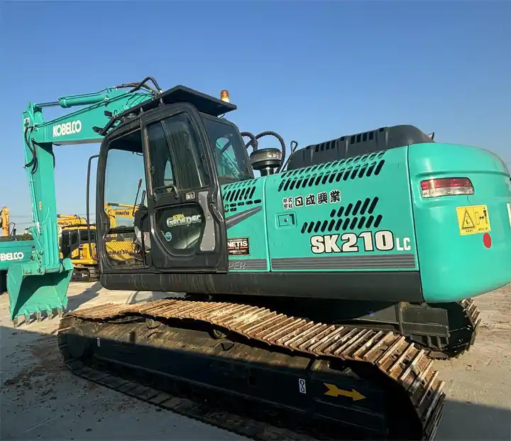 Japan Surplus Construction Excavator Kobelco Sk210 Sk230 Crawler Excavator With Hammer Pipe In Shanghai - Máy xúc bánh xích: hình 1 Japan Surplus Construction Excavator Kobelco Sk210 Sk230 Crawler Excavator With Hammer Pipe In Shanghai - Máy xúc bánh xích: hình 1