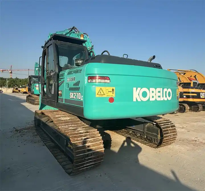 Japan Surplus Construction Excavator Kobelco Sk210 Sk230 Crawler Excavator With Hammer Pipe In Shanghai - Máy xúc bánh xích: hình 2 Japan Surplus Construction Excavator Kobelco Sk210 Sk230 Crawler Excavator With Hammer Pipe In Shanghai - Máy xúc bánh xích: hình 2