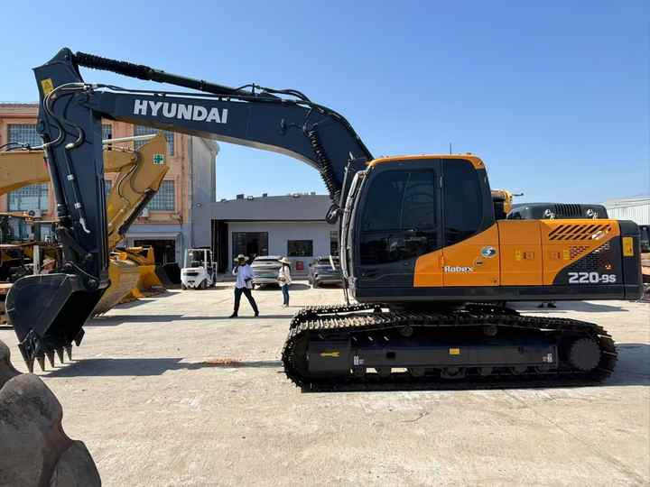 Korea Original Used Hyundai 220LC-9S Excavator Used Robex Hyundai 220 Excavator 220LC-9S Used Excavators for Sale - Máy xúc: hình 4 Korea Original Used Hyundai 220LC-9S Excavator Used Robex Hyundai 220 Excavator 220LC-9S Used Excavators for Sale - Máy xúc: hình 4