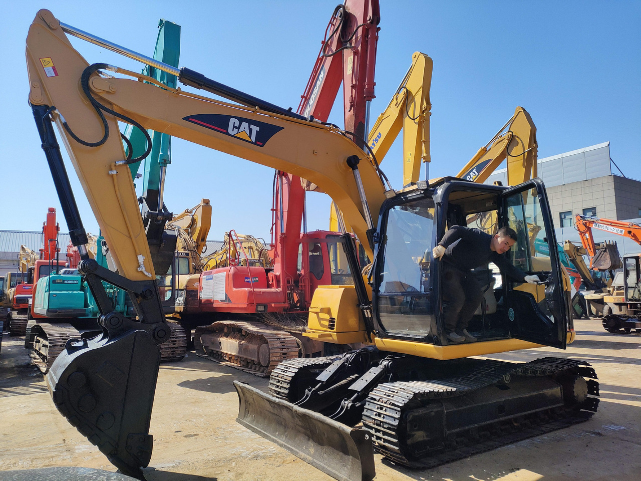 Original Well-Maintained CAT 312C Used Excavator for Sale - Máy xúc bánh xích: hình 4 Original Well-Maintained CAT 312C Used Excavator for Sale - Máy xúc bánh xích: hình 4