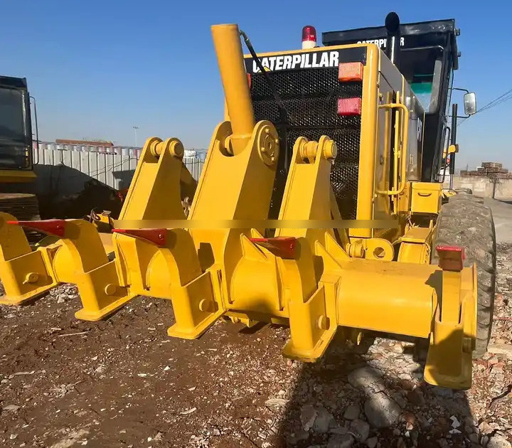 Second hand Caterpillar motor Grader CAT 140K for sale, used CAT 140G 140H 140K in good condition - Máy san: hình 1 Second hand Caterpillar motor Grader CAT 140K for sale, used CAT 140G 140H 140K in good condition - Máy san: hình 1