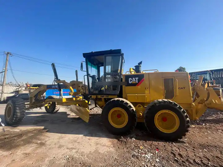 Second hand Caterpillar motor Grader CAT 140K for sale, used CAT 140G 140H 140K in good condition - Máy san: hình 4 Second hand Caterpillar motor Grader CAT 140K for sale, used CAT 140G 140H 140K in good condition - Máy san: hình 4