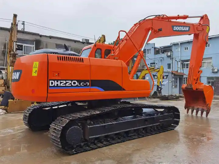 Used Doosan DH220-7 excavator on sale with manual engine made in Korea - Máy xúc bánh xích: hình 5 Used Doosan DH220-7 excavator on sale with manual engine made in Korea - Máy xúc bánh xích: hình 5