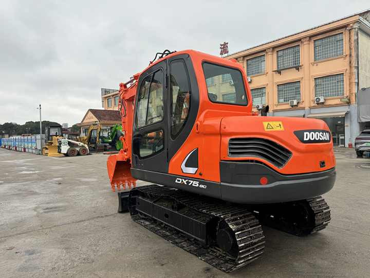 Used Excavator Doosan DX75-9C Second-hand Excavator Digger DX75-9C Compact Shovel Crawler Doosan 75 Excavator Doosan Dx75-9C - Máy xúc bánh xích: hình 4 Used Excavator Doosan DX75-9C Second-hand Excavator Digger DX75-9C Compact Shovel Crawler Doosan 75 Excavator Doosan Dx75-9C - Máy xúc bánh xích: hình 4