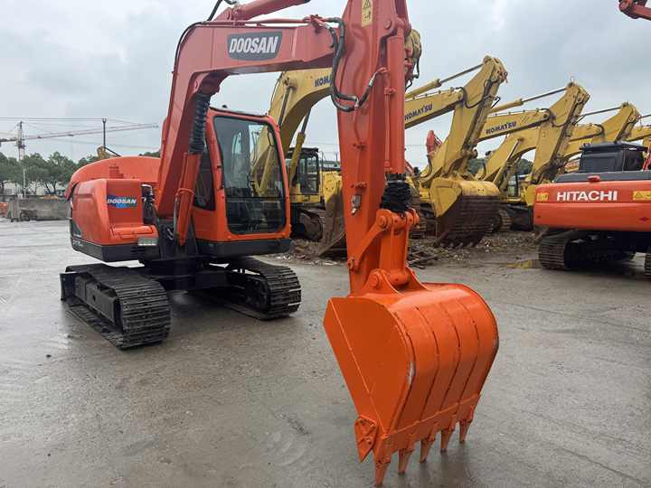 Used Excavator Doosan DX75-9C Second-hand Excavator Digger DX75-9C Compact Shovel Crawler Doosan 75 Excavator Doosan Dx75-9C - Máy xúc bánh xích: hình 5 Used Excavator Doosan DX75-9C Second-hand Excavator Digger DX75-9C Compact Shovel Crawler Doosan 75 Excavator Doosan Dx75-9C - Máy xúc bánh xích: hình 5