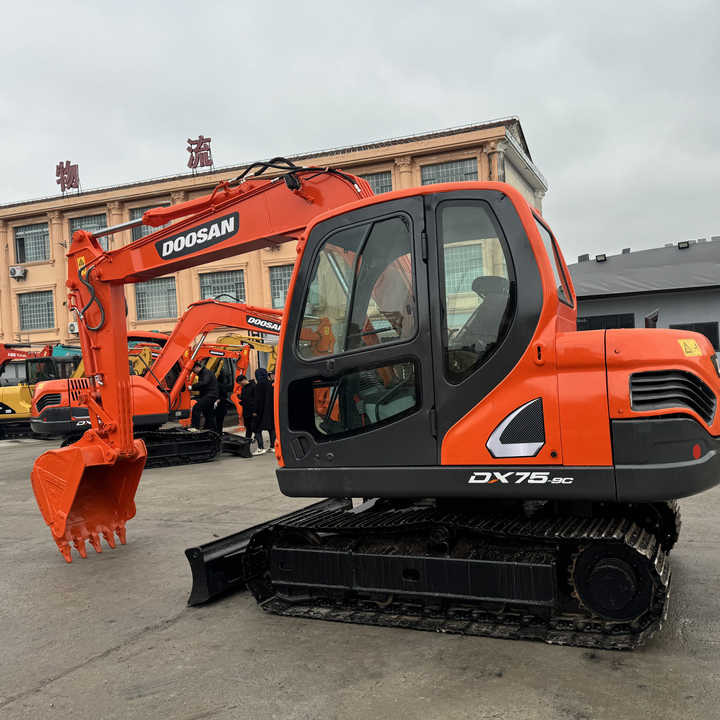Used Excavator Doosan DX75-9C Second-hand Excavator Digger DX75-9C Compact Shovel Crawler Doosan 75 Excavator Doosan Dx75-9C - Máy xúc bánh xích: hình 1 Used Excavator Doosan DX75-9C Second-hand Excavator Digger DX75-9C Compact Shovel Crawler Doosan 75 Excavator Doosan Dx75-9C - Máy xúc bánh xích: hình 1