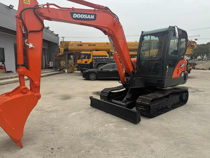 Used Excavator Doosan Dx60 Excavators Earth-moving Machinery Doosan Dx60 Dx80 Dx75 Dx225 Dh55 Dx60-9c for Sale - Máy xúc bánh xích: hình 5 Used Excavator Doosan Dx60 Excavators Earth-moving Machinery Doosan Dx60 Dx80 Dx75 Dx225 Dh55 Dx60-9c for Sale - Máy xúc bánh xích: hình 5