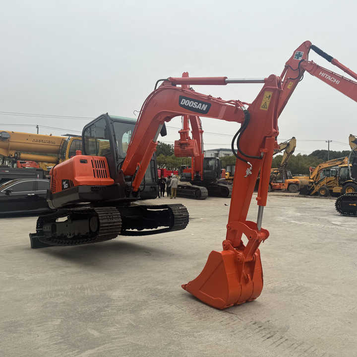 Used Excavator Doosan Dx60 Excavators Earth-moving Machinery Doosan Dx60 Dx80 Dx75 Dx225 Dh55 Dx60-9c for Sale - Máy xúc bánh xích: hình 1 Used Excavator Doosan Dx60 Excavators Earth-moving Machinery Doosan Dx60 Dx80 Dx75 Dx225 Dh55 Dx60-9c for Sale - Máy xúc bánh xích: hình 1