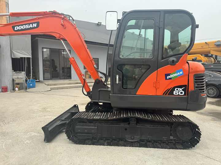 Used Excavator Doosan Dx60 Excavators Earth-moving Machinery Doosan Dx60 Dx80 Dx75 Dx225 Dh55 Dx60-9c for Sale - Máy xúc bánh xích: hình 3 Used Excavator Doosan Dx60 Excavators Earth-moving Machinery Doosan Dx60 Dx80 Dx75 Dx225 Dh55 Dx60-9c for Sale - Máy xúc bánh xích: hình 3