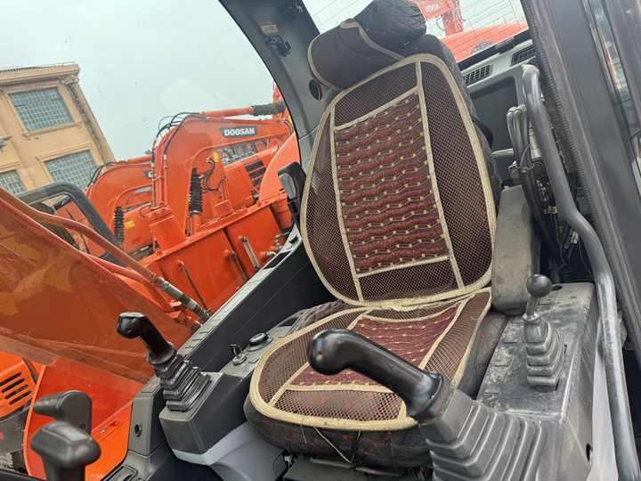 Used Excavator Doosan Dx75-9C Excavators Earth-moving Machinery Doosan Dx60 Dx80 Dx75-9c Dx225 Dh55 Dx60-9c for Sale - Máy xúc bánh xích: hình 2 Used Excavator Doosan Dx75-9C Excavators Earth-moving Machinery Doosan Dx60 Dx80 Dx75-9c Dx225 Dh55 Dx60-9c for Sale - Máy xúc bánh xích: hình 2