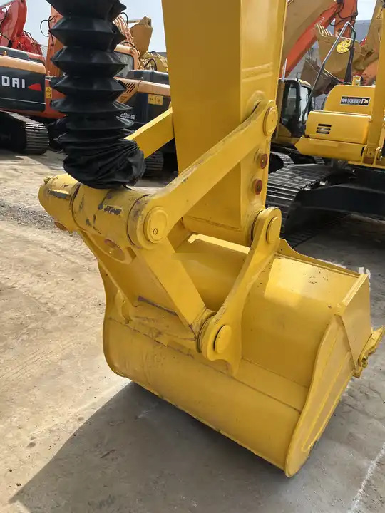 Used Japan Komatsu Pc220-8 Komatsu 20 Ton Excavator With High Quality/komatsu 220 Excavator At Low Price - Máy xúc: hình 3 Used Japan Komatsu Pc220-8 Komatsu 20 Ton Excavator With High Quality/komatsu 220 Excavator At Low Price - Máy xúc: hình 3
