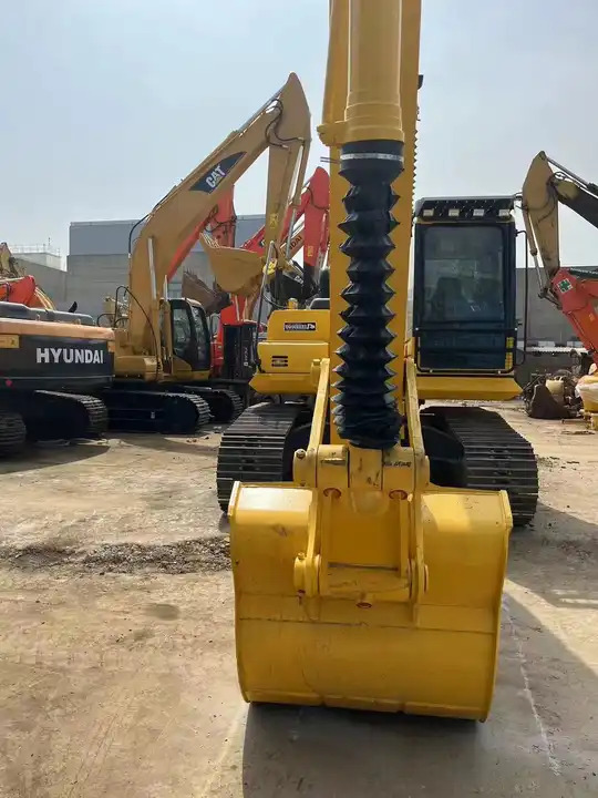 Used Komatsu Pc200-8 Excavator Used Japan Original Komatsu 220 200 Excavator Pc220-8 Excavator Available - Máy xúc: hình 5 Used Komatsu Pc200-8 Excavator Used Japan Original Komatsu 220 200 Excavator Pc220-8 Excavator Available - Máy xúc: hình 5