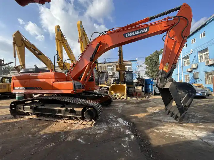 Used Machinery Doosan300 dx300lc Hydraulic Crawler Backhoe Digger 30ton Used Excavator Doosan DX300LC - Máy xúc bánh xích: hình 5 Used Machinery Doosan300 dx300lc Hydraulic Crawler Backhoe Digger 30ton Used Excavator Doosan DX300LC - Máy xúc bánh xích: hình 5