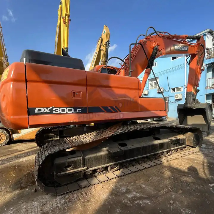 Used Machinery Doosan300 dx300lc Hydraulic Crawler Backhoe Digger 30ton Used Excavator Doosan DX300LC - Máy xúc bánh xích: hình 2 Used Machinery Doosan300 dx300lc Hydraulic Crawler Backhoe Digger 30ton Used Excavator Doosan DX300LC - Máy xúc bánh xích: hình 2
