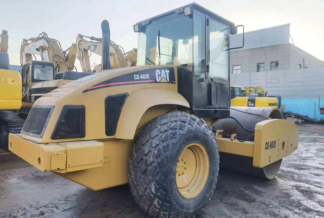 Used Road making machine CAT CS 683E roller - Máy lăn đường: hình 3 Used Road making machine CAT CS 683E roller - Máy lăn đường: hình 3