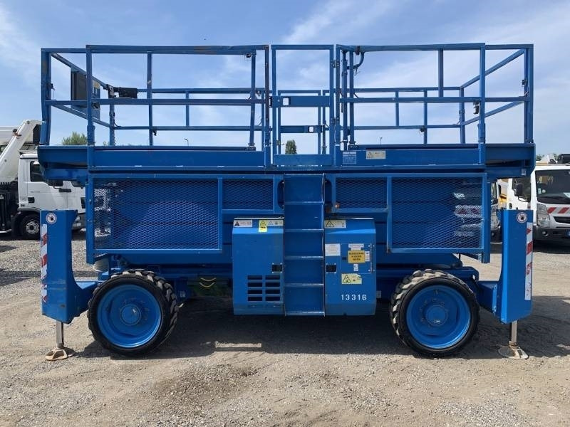 Genie GS4390 - 15,11m, diesel, 4x4 - Máy nâng người hình kéo: hình 5 Genie GS4390 - 15,11m, diesel, 4x4 - Máy nâng người hình kéo: hình 5