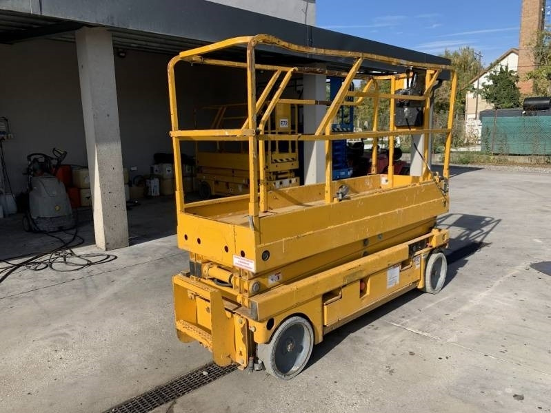 Haulotte Compact 8 - 8m, electric - Máy nâng người hình kéo: hình 2 Haulotte Compact 8 - 8m, electric - Máy nâng người hình kéo: hình 2