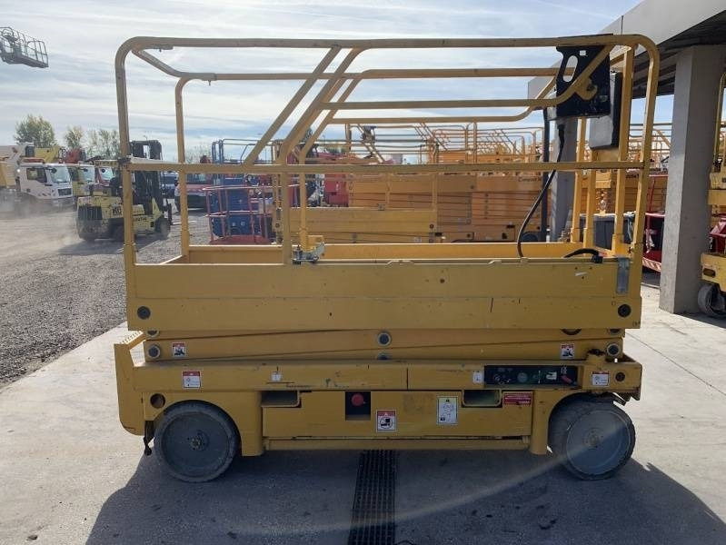 Haulotte Compact 8 - 8m, electric - Máy nâng người hình kéo: hình 4 Haulotte Compact 8 - 8m, electric - Máy nâng người hình kéo: hình 4
