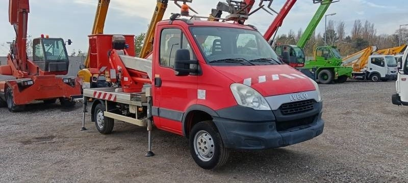 Nền bục trên không gắn trên xe tải Iveco Daily Multitel MX170 - 17m - 200 kg: hình 1