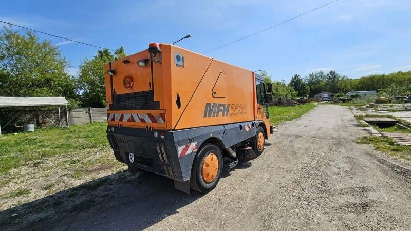 Mfh 5500 sweeper - with air conditionier - Xe quét đường: hình 3 Mfh 5500 sweeper - with air conditionier - Xe quét đường: hình 3