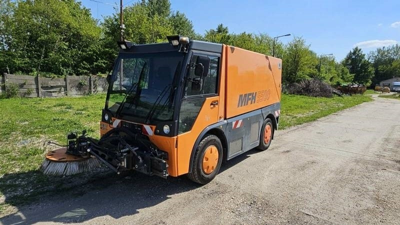 Mfh 5500 sweeper - with air conditionier - Xe quét đường: hình 2 Mfh 5500 sweeper - with air conditionier - Xe quét đường: hình 2