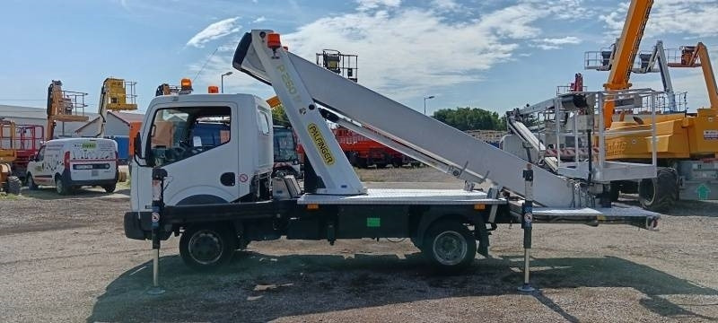 Nissan Cabstar Palfinger P260B - 25,6 m - 230 kg - Nền bục trên không gắn trên xe tải: hình 5 Nissan Cabstar Palfinger P260B - 25,6 m - 230 kg - Nền bục trên không gắn trên xe tải: hình 5