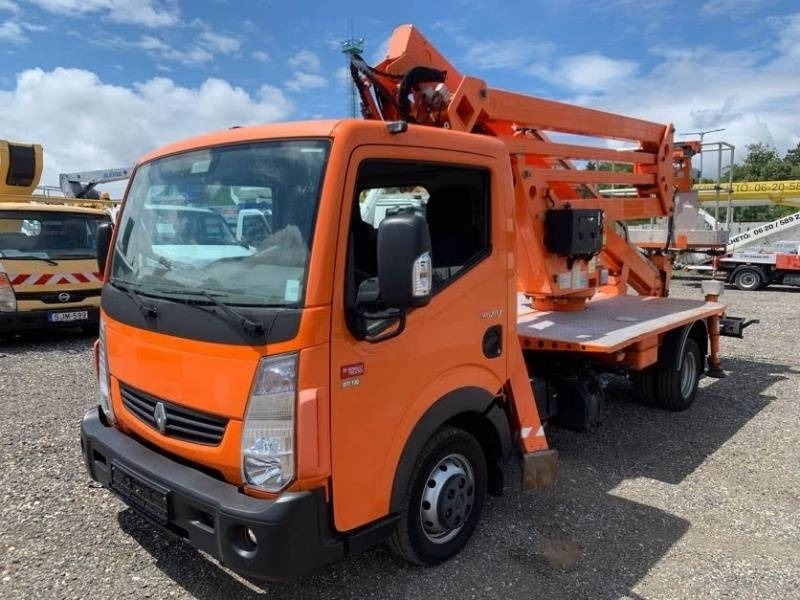 Renault Maxity CMC TB200 - 20 m - 200 kg - Nền bục trên không gắn trên xe tải: hình 2 Renault Maxity CMC TB200 - 20 m - 200 kg - Nền bục trên không gắn trên xe tải: hình 2
