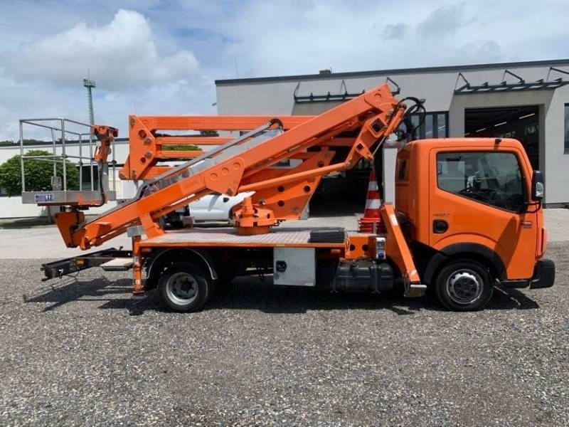 Renault Maxity CMC TB200 - 20 m - 200 kg - Nền bục trên không gắn trên xe tải: hình 4 Renault Maxity CMC TB200 - 20 m - 200 kg - Nền bục trên không gắn trên xe tải: hình 4