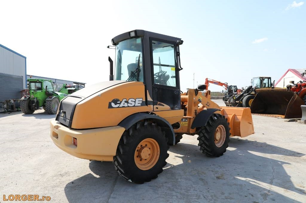 Case 211 D - Máy xúc lật bánh lốp: hình 3 Case 211 D - Máy xúc lật bánh lốp: hình 3