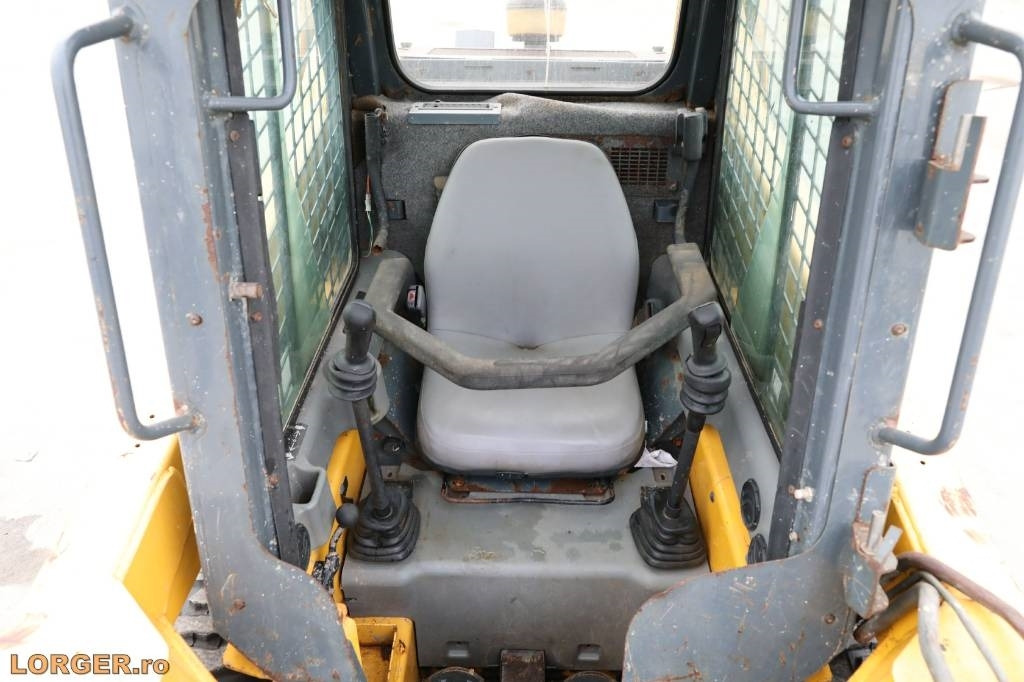 Máy xúc lật đa năng Gehl R 135: hình 9