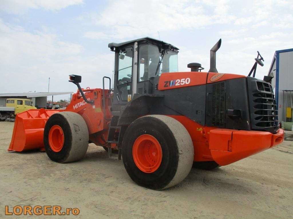 Hitachi ZW 250 - Máy xúc lật bánh lốp: hình 2 Hitachi ZW 250 - Máy xúc lật bánh lốp: hình 2