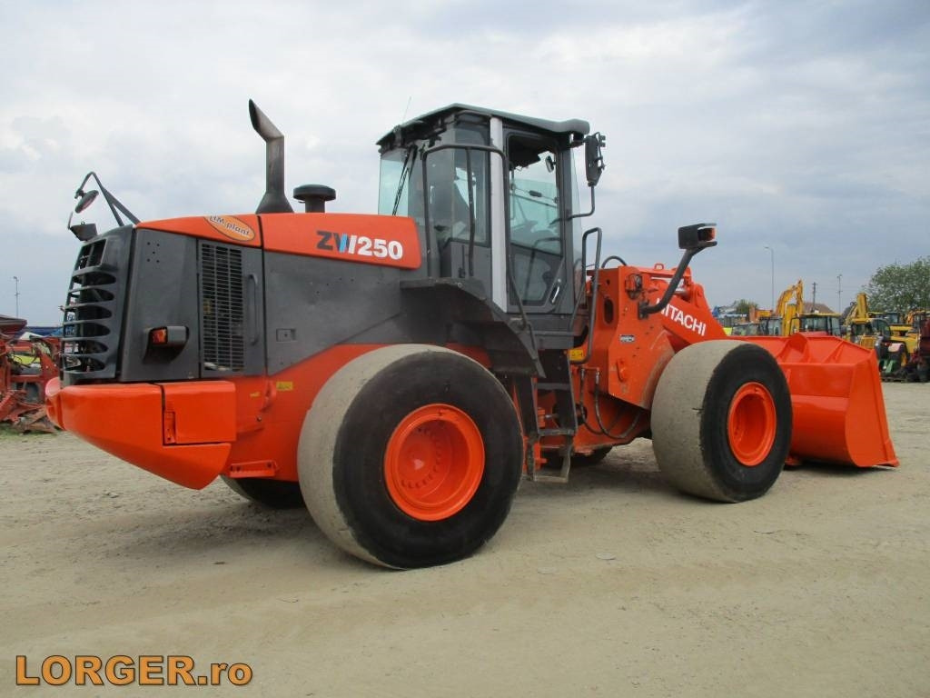 Hitachi ZW 250 - Máy xúc lật bánh lốp: hình 3 Hitachi ZW 250 - Máy xúc lật bánh lốp: hình 3