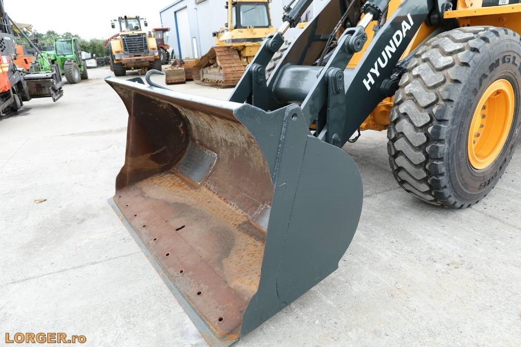 Hyundai HL 955 A - Máy xúc lật bánh lốp: hình 5 Hyundai HL 955 A - Máy xúc lật bánh lốp: hình 5