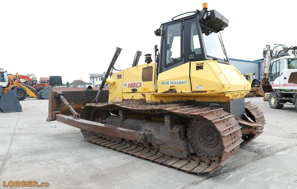 New Holland D 180 - Máy ủi: hình 3 New Holland D 180 - Máy ủi: hình 3