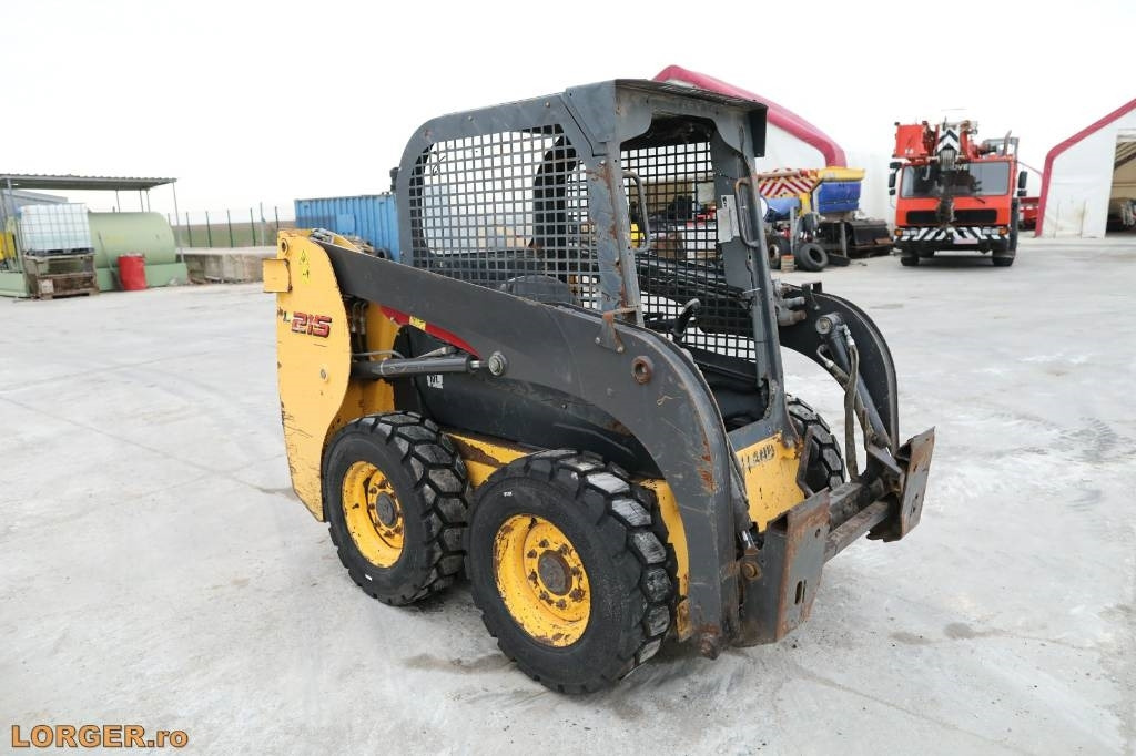 New Holland L 215 - Máy xúc lật đa năng: hình 4 New Holland L 215 - Máy xúc lật đa năng: hình 4