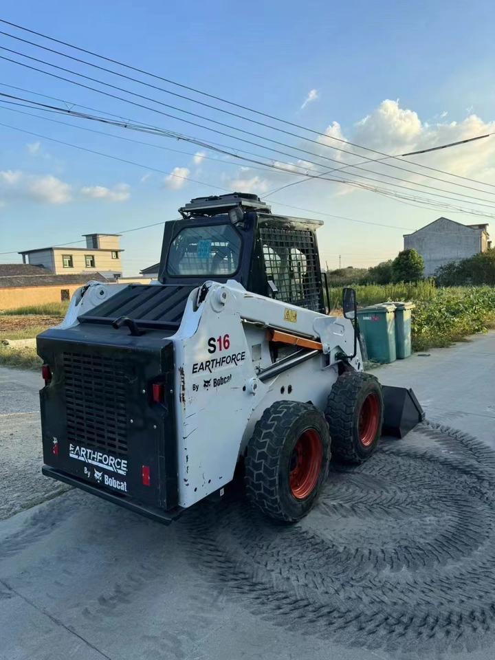 BOBCAT s16 - Máy xúc lật: hình 4 BOBCAT s16 - Máy xúc lật: hình 4