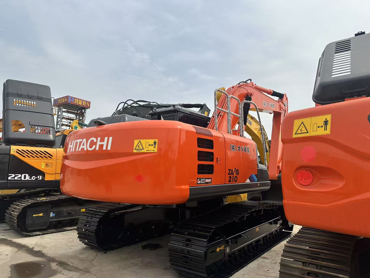 HITACHI ZA210 - Máy xúc bánh lốp: hình 4 HITACHI ZA210 - Máy xúc bánh lốp: hình 4