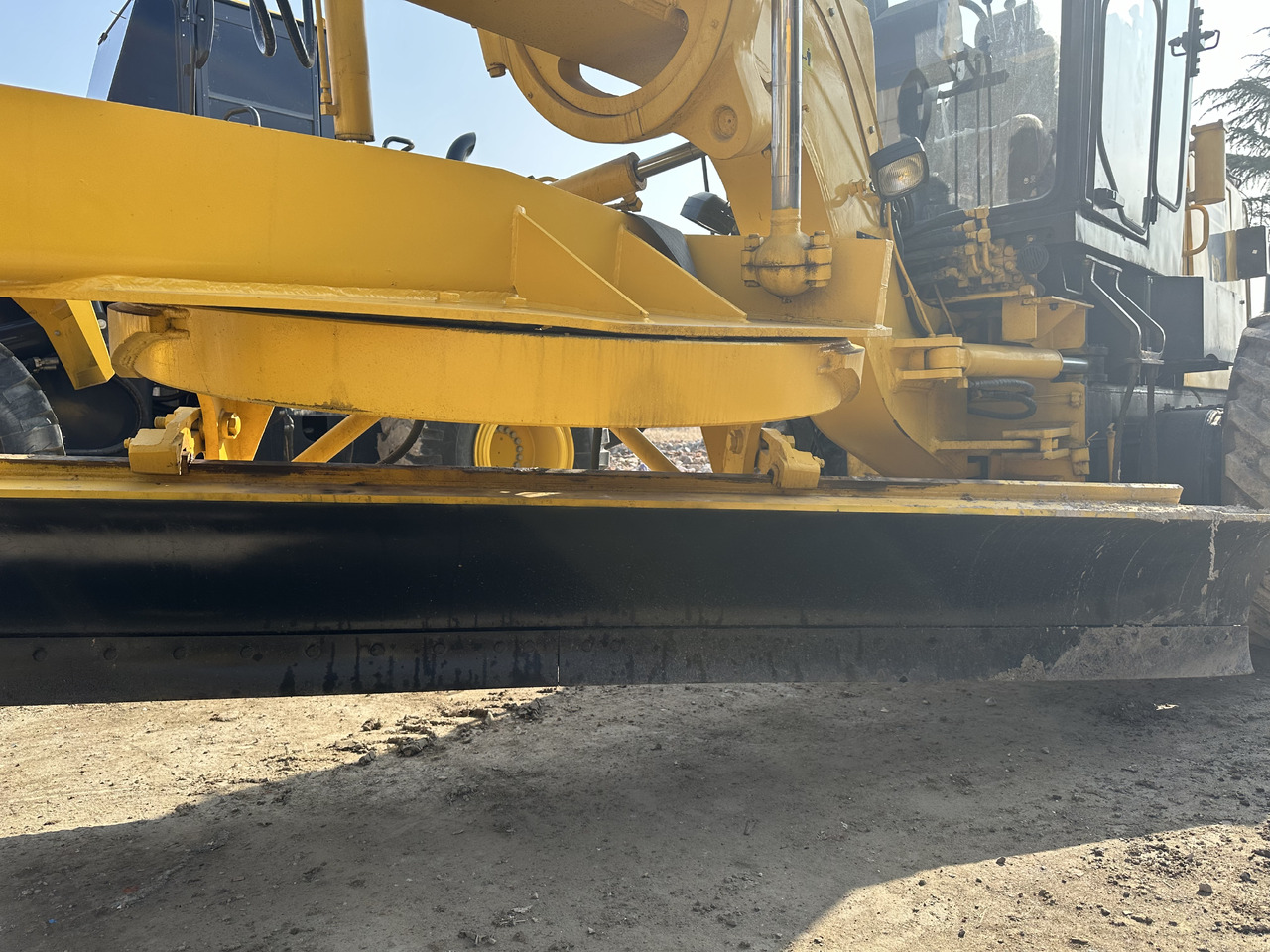 KOMATSU GD655 - Máy san: hình 4 KOMATSU GD655 - Máy san: hình 4