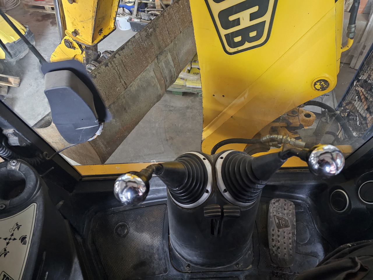 JCB 4CX - Máy xúc trước múc sau: hình 2 JCB 4CX - Máy xúc trước múc sau: hình 2