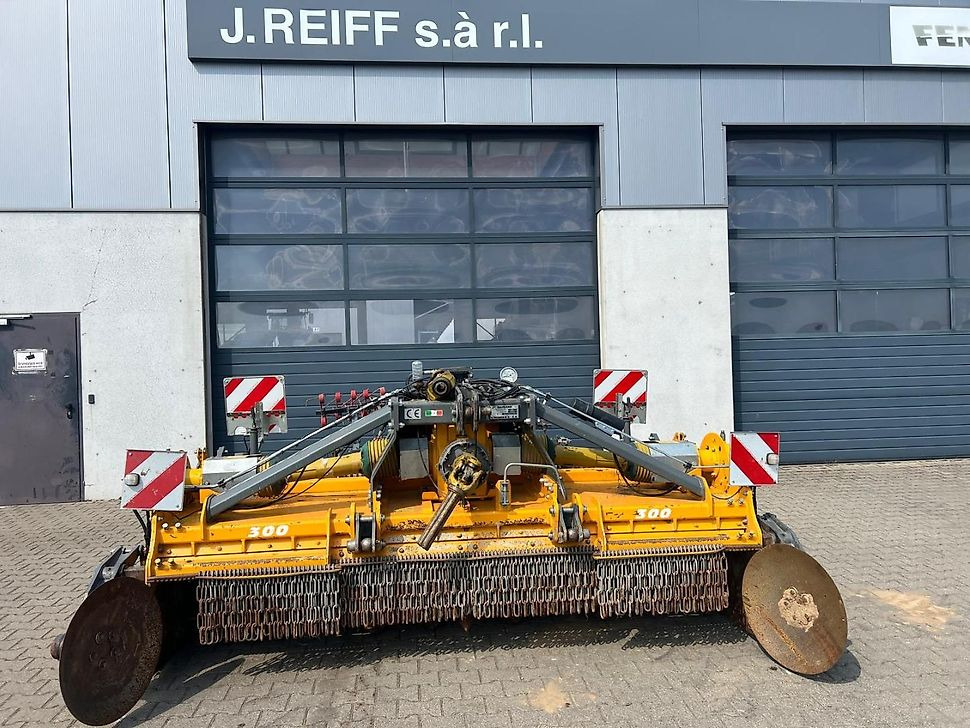 J.Reiff Sarl
Herr Stefan Neukirch - 77 Z.I in den - Thiết bị xới đất: hình 1 J.Reiff Sarl
Herr Stefan Neukirch - 77 Z.I in den - Thiết bị xới đất: hình 1