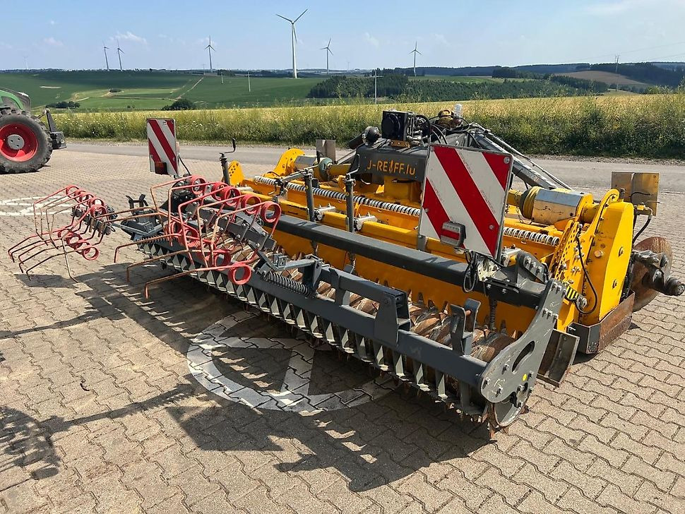 J.Reiff Sarl
Herr Stefan Neukirch - 77 Z.I in den - Thiết bị xới đất: hình 4 J.Reiff Sarl
Herr Stefan Neukirch - 77 Z.I in den - Thiết bị xới đất: hình 4