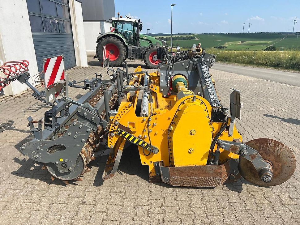 J.Reiff Sarl
Herr Stefan Neukirch - 77 Z.I in den - Thiết bị xới đất: hình 3 J.Reiff Sarl
Herr Stefan Neukirch - 77 Z.I in den - Thiết bị xới đất: hình 3