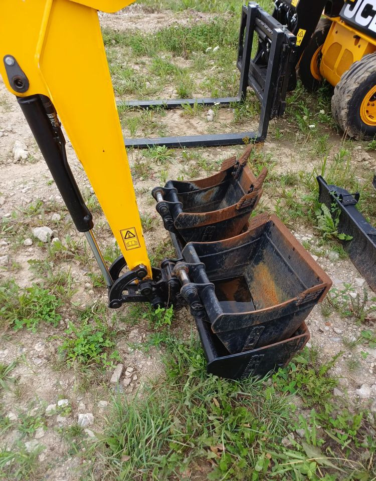 JCB 19C-1 - Máy xúc bánh xích: hình 3 JCB 19C-1 - Máy xúc bánh xích: hình 3