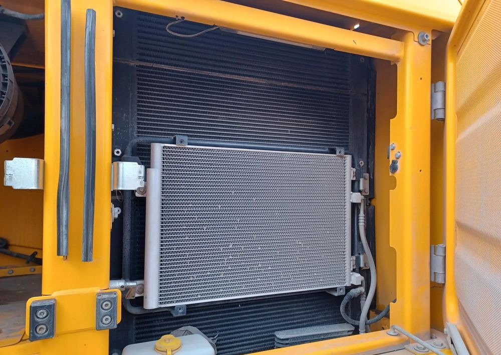 Máy xúc bánh xích JCB 220X: hình 8