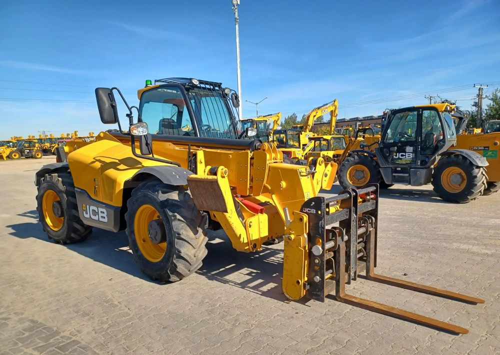 JCB 535-125 - Xe nhấc hình viễn vọng kính: hình 2 JCB 535-125 - Xe nhấc hình viễn vọng kính: hình 2