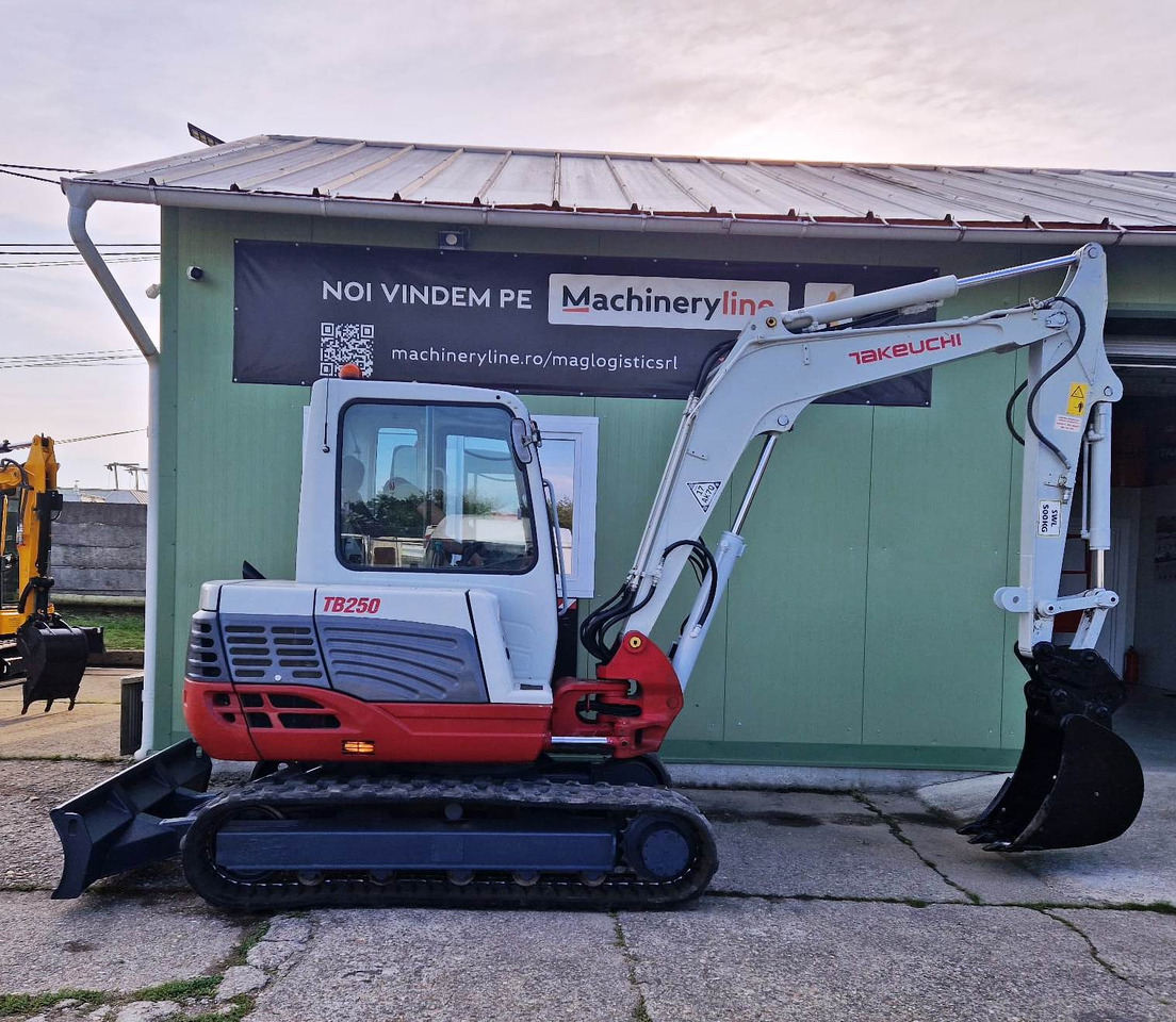 TAKEUCHI TB250 - Máy xúc mini: hình 4 TAKEUCHI TB250 - Máy xúc mini: hình 4