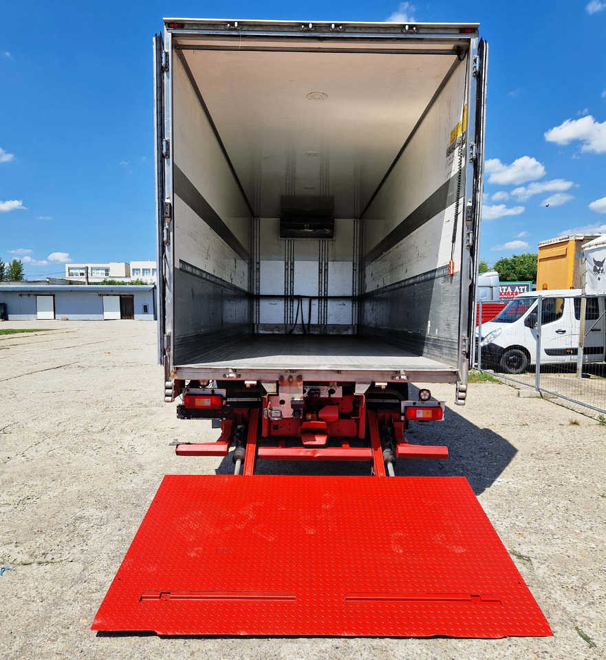 Xe tải đông lạnh để vận chuyển thức ăn VOLVO FM: hình 8